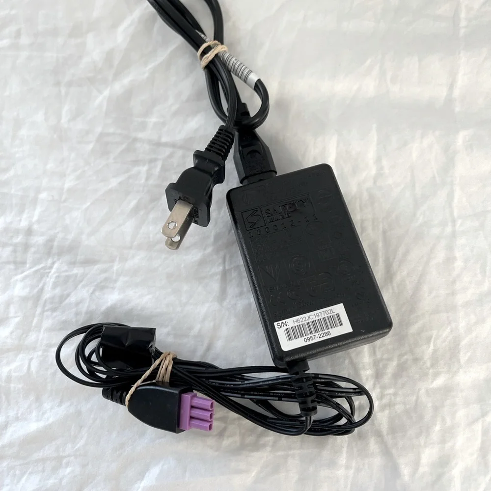 Hp printer Charger color black with on plug purple
